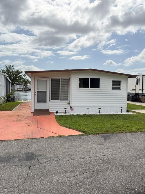 7 Pine Dr, OSTEEN, FL, 32764-8509 | Card Image