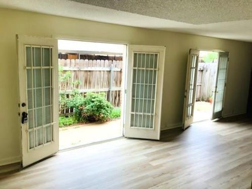 8-6201 Beverlyhill St, Houston, TX, 77057-6659 | Card Image