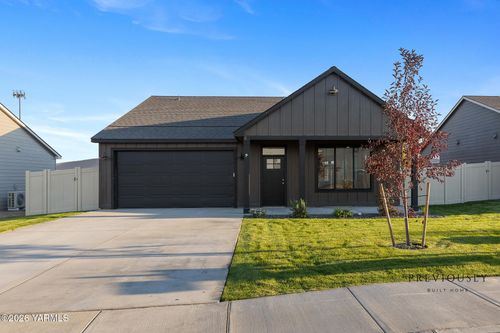 411 Sapphire Ave, Grandview, WA, 98930 | Card Image
