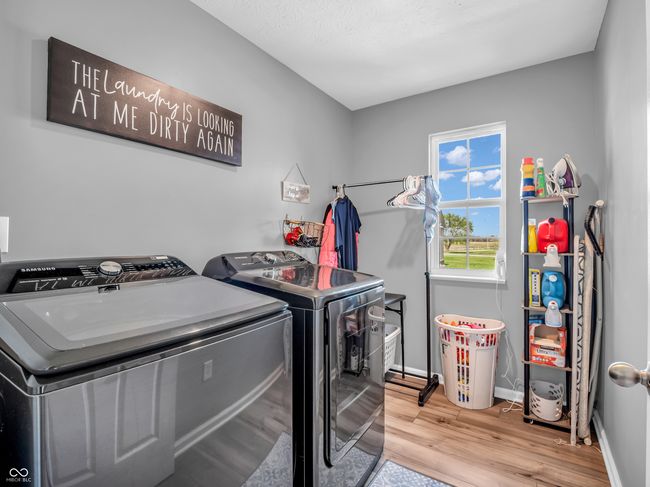 Convenient laundry area, washer and clothes dryer get to stay. | Image 29