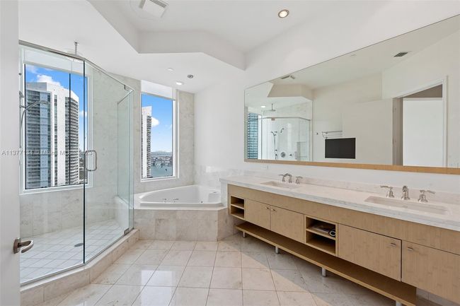 APT-2201 - 900 Brickell Key Blvd, Condo with 3 bedrooms, 4 bathrooms and null parking in Miami FL | Image 14