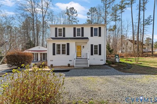 273 N Oakes Cir, Saluda, VA, 23149-3086 | Card Image
