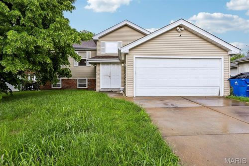 2342 Farnham Ln, Florissant, MO, 63033-1731 | Card Image