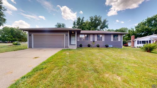 3425 Sw Moundview Cir, Topeka, KS, 66614-3630 | Card Image