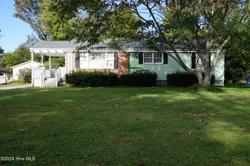 407 Seminole Trl, Jacksonville, NC, 28540-6731 | Card Image