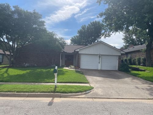3716 Murphy Dr, Bedford, TX, 76021-2733 | Card Image