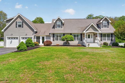 4 Lisa Ln, East Fishkill, NY, 12533-5620 | Card Image