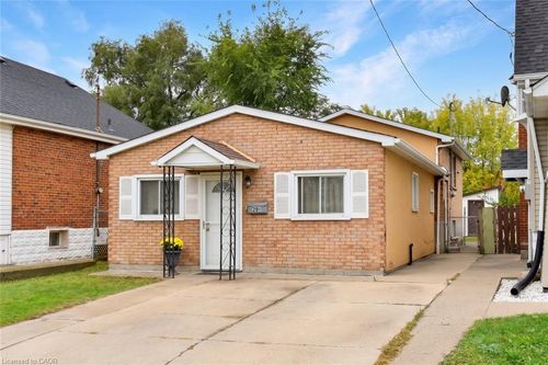 201 Strathearne Ave, Hamilton, ON, L8H5K7 | Card Image