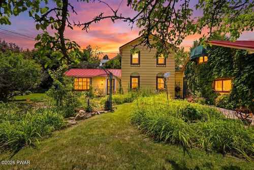 305 E Catherine St, Milford, PA, 18337-1328 | Card Image
