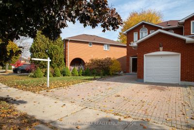 1945 Pine Grove Ave, House attached with 3 bedrooms, 2 bathrooms and 3 parking in Pickering ON | Image 2