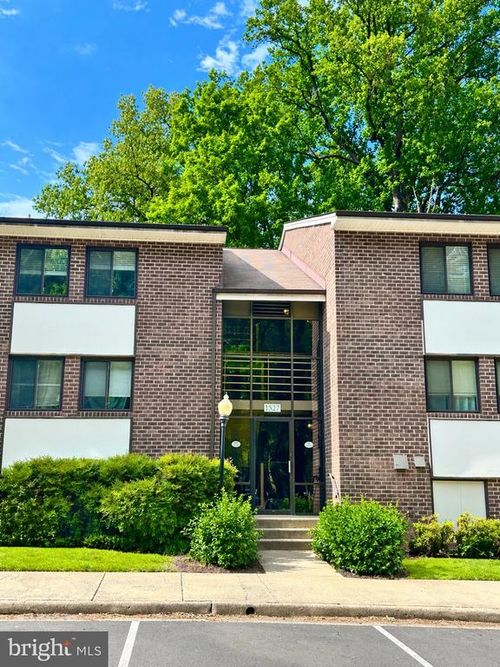 1527 Northgate Sq, RESTON, VA, 20190-3763 | Card Image