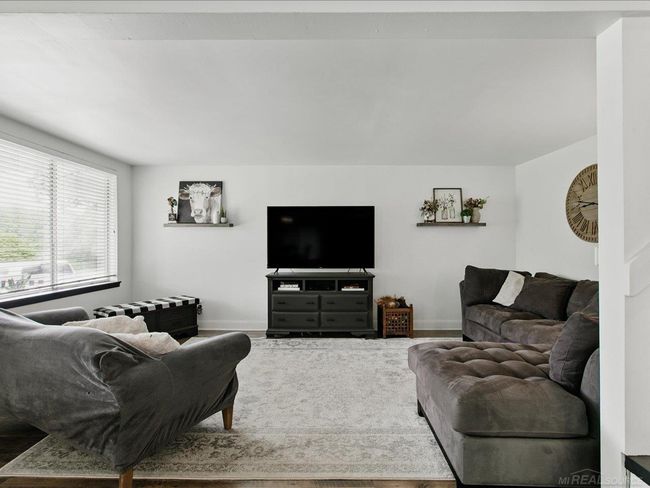 Living Room | Image 6