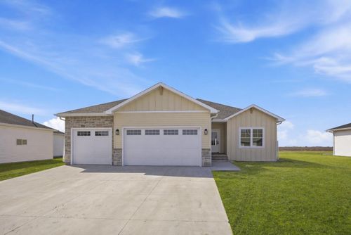 4288 Pine Pkwy S, Fargo, ND, 58104-8575 | Card Image