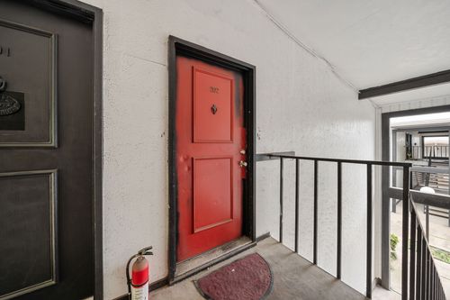 202-2627 Douglas Ave, Dallas, TX, 75219-6040 | Card Image