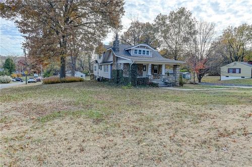 10401 E 70th Ter, Raytown, MO, 64133-6674 | Card Image