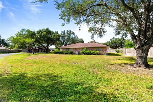 11101 Birdwood Ln, Corpus Christi, TX, 78410-2566 | Card Image