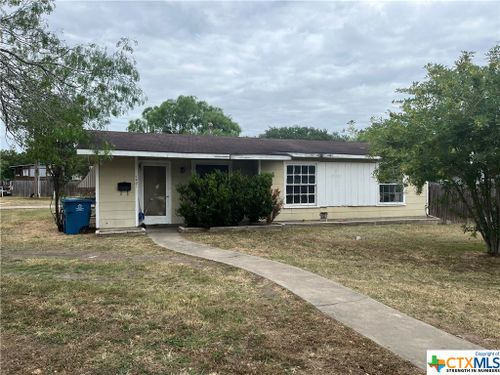 1401 E Rosewood Street, Beeville, TX, 78102 | Card Image