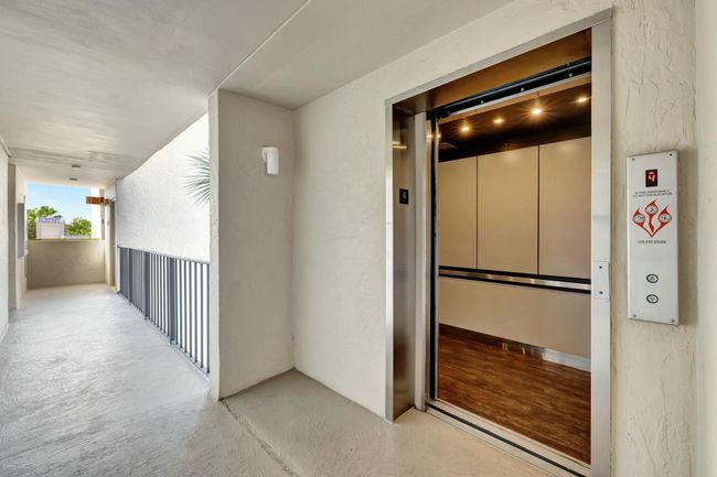 UNIT-402 - 15 Royal Palm Way, Condo with 2 bedrooms, 2 bathrooms and null parking in Boca Raton FL | Image 33