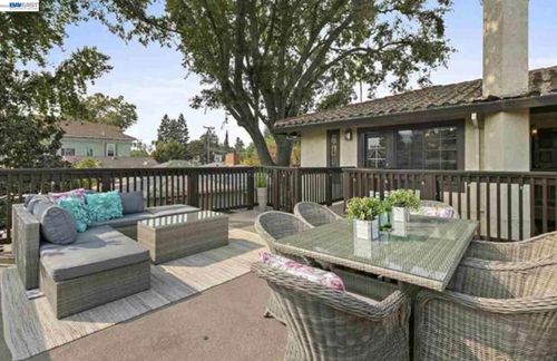 694 Peters Ave, Pleasanton, CA, 94566-6516 | Card Image