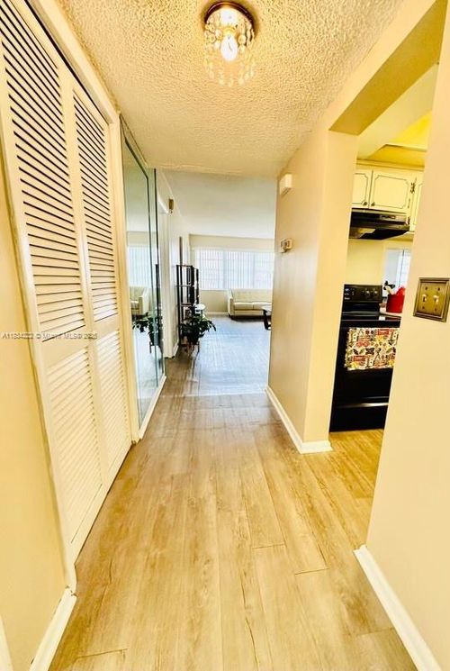 apt-204g-330 Se 2nd St, Hallandale Beach, FL, 33009-5608 | Card Image