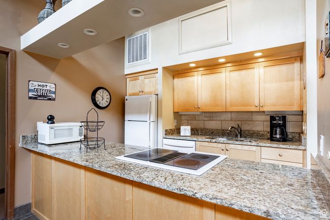 120 - 1433 Crescent Rd, Condo with 2 bedrooms, 3 bathrooms and 1 parking in Park City UT | Image 8