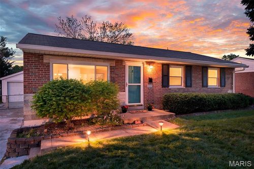 218 Hernan Drive, St Louis, MO, 63123 | Card Image