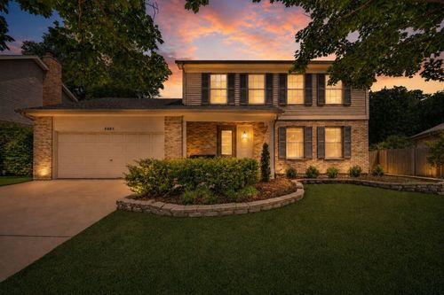 8885 Dryden St, Woodridge, IL, 60517-7528 | Card Image