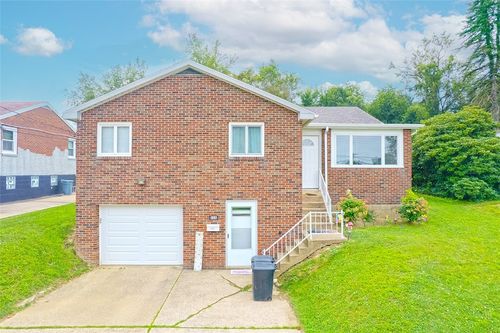 526 3rd St, N Versailles, PA, 15137-1222 | Card Image
