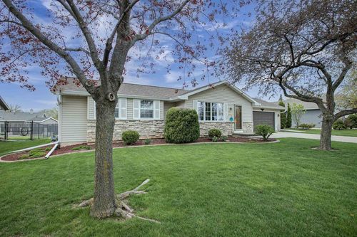 1260 Briarwood Drive, MENASHA, WI, 54952 | Card Image