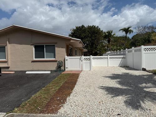 238 Sw 7th St, Dania Beach, FL, 33004-3948 | Card Image