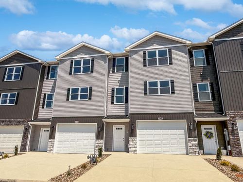 276 Red Oak Ln, Morgantown, WV, 26501-1812 | Card Image