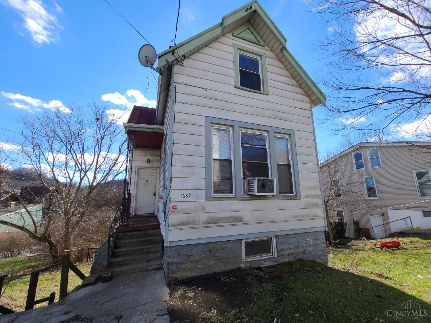 Montrose St, Cincinnati, OH 45214