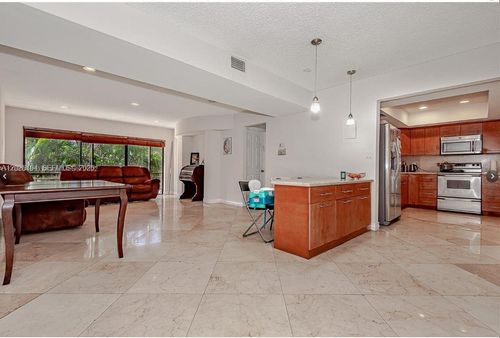 29-4000 N Hills Dr, Hollywood, FL, 33021-2462 | Card Image
