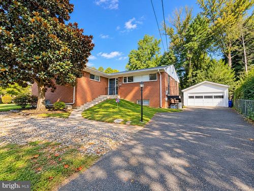 5819 Grosvenor Ln, BETHESDA, MD, 20814-1835 | Card Image