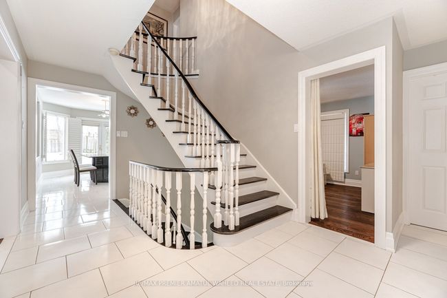 166 Killian Rd, House other with 5 bedrooms, 4 bathrooms and 2 parking in Maple ON | Image 19