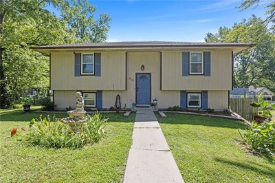 Bi-level home with a front yard | Image 1