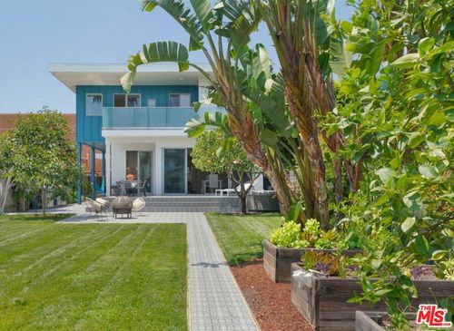 611 Flower Ave, Venice, CA, 90291-2749 | Card Image