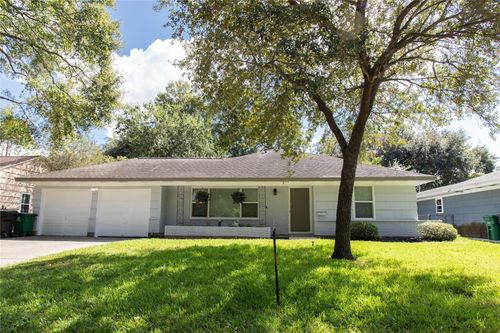 8527 Greenbush St, Houston, TX, 77025-3827 | Card Image
