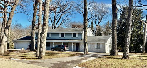 718 Saint Johns Dr, Delafield, WI, 53018-1502 | Card Image