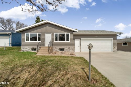 2222 Kennedy Ave, Bismarck, ND, 58501-2365 | Card Image