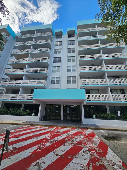 apt-402-15600 Nw 7th Ave, Miami, FL, 33169-6226 | Card Image