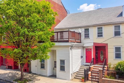 117 Winnisimmet St, Chelsea, MA, 02150-2719 | Card Image