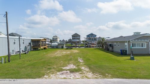 6052 6th St, Surf City, NC, 28445-8641 | Card Image