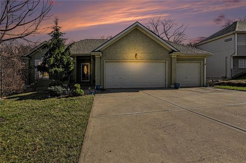 1903 Nw 75th St, Kansas City, MO, 64151-4349 | Card Image