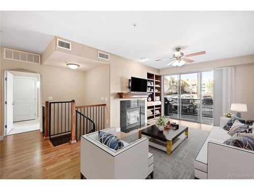 d211-9019 E Panorama Cir, Englewood, CO, 80112-3568 | Card Image