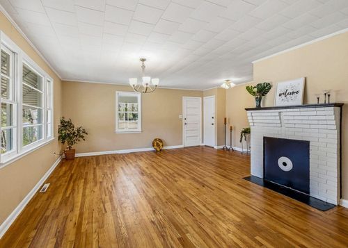 522 W Robinson St, Gaffney, SC, 29341-1860 | Card Image