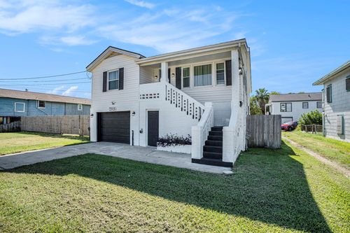 2315 67th St, Galveston, TX, 77551-1322 | Card Image