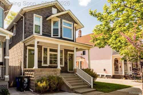 2235 Wabash St, Detroit, MI, 48216-1516 | Card Image