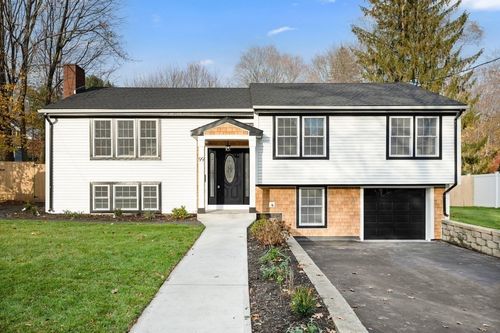 99 Grove St, Reading, MA, 01867-1640 | Card Image