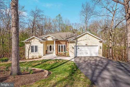 203 Northwood Cir, CROSS JUNCTION, VA, 22625-2534 | Card Image